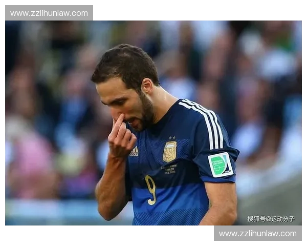 伊瓜因欧联杯赛场激情绽放再现锋线杀手本色引领球队荣耀征程